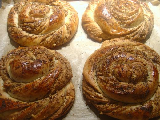 Haşhaşlı Mayalı Çörek Tarifi ve Malzemeleri
